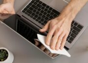 Tips Ampuh Bersihkan Layar Laptop Tanpa Merusaknya