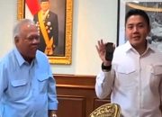 Ponsel Jadul Basuki Jadi Perhatian Seskab Teddy saat Bahas Pembangunan IKN